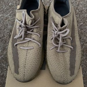 Yeezy 350 earth